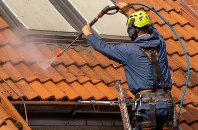 Démoussage et hydrofuge de toiture à Margerides